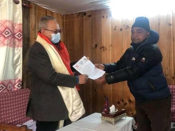 घटनाको दोषीलाई कारबाहीको माग गदै गृह मन्त्री थापालाई काग्रेस सोलुको ध्यानकर्षण पत्र