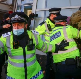 डेनमार्कमा लकडाउनको विरोध गर्नेहरु पक्राउ