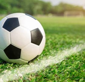 नेपाल र बङ्गलादेशको महिला टोली मैत्रीपूर्ण फुटबलमा भिड्दै