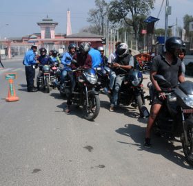 ट्राफिक नियम उल्लङ्घन गर्ने सवारी साधनमाथि कारवाही