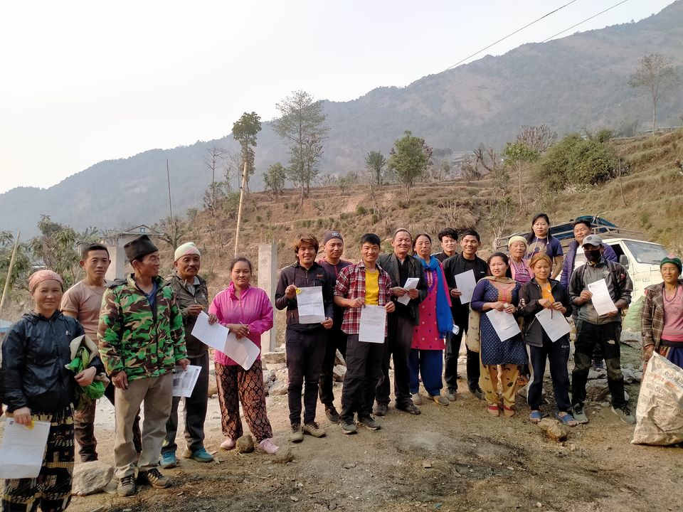 थुलुङ दुधकोशी गाउँपालिका लोखिमको कृषकलाई बंगुरको विर वितरण