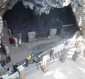 कोरोना सङ्क्रमित घटेपछि हलेसी मन्दिर खुलाइयो