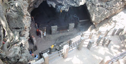 कोरोना सङ्क्रमित घटेपछि हलेसी मन्दिर खुलाइयो