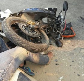 मोटरसाइकल एकापसमा ठक्कर खाँदा मृत्यु