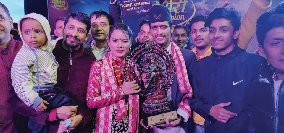 ‘दोहोरी च्याम्पियन’को उपाधि प्रकाश र मीनालाई