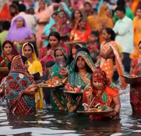उदाउँदो सूर्यलाई अघ्र्य दिँदै छठ सम्पन्न