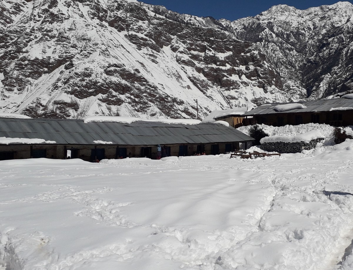 हिमपातका कारण विद्यालयको परीक्षा प्रभावित