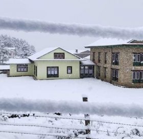 सोलुखुम्बु जिल्लाको सदरमुकाम सहितका क्षेत्रमा भारी हिमपात