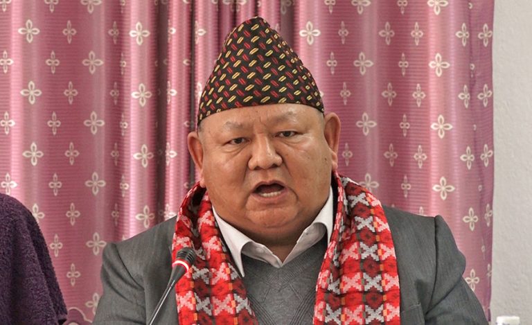 पशुपति क्षेत्रमा भगवानका चित्र ‘पेन्टिङ’ गर्न मन्त्री आलेको निर्देशन