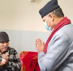 मन्त्री खतिवडाद्वारा शताब्दी पुरुषको स्वास्थ्य अवस्थाबारे चासो