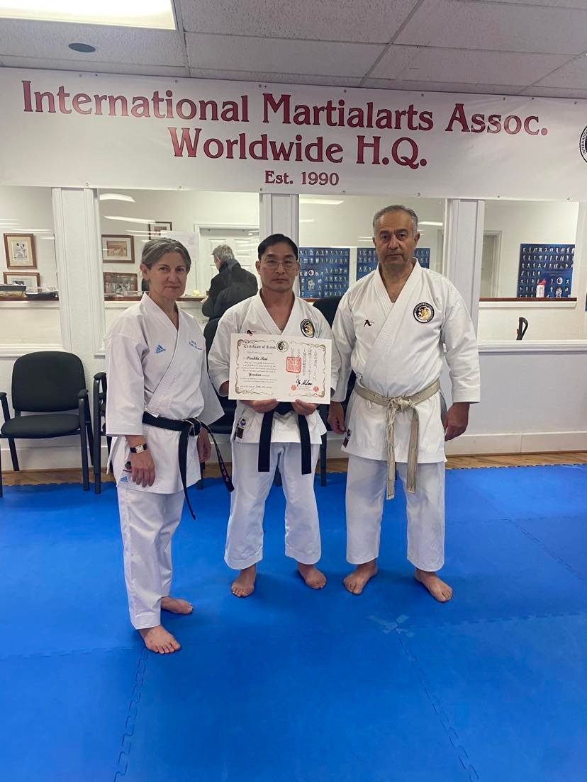 कराते प्रशिक्षक पर्खी खालिङ्गले अमेरिकामा पाए आइएमएबाट चौथो डान