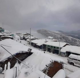 बाक्लो हिमपातले दुई राजमार्ग अवरुद्ध