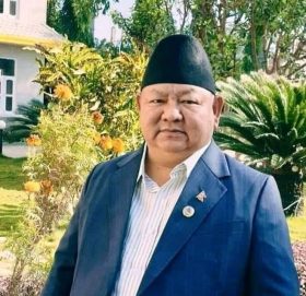 मन्त्री आलेसँग शिष्टाचार भेट