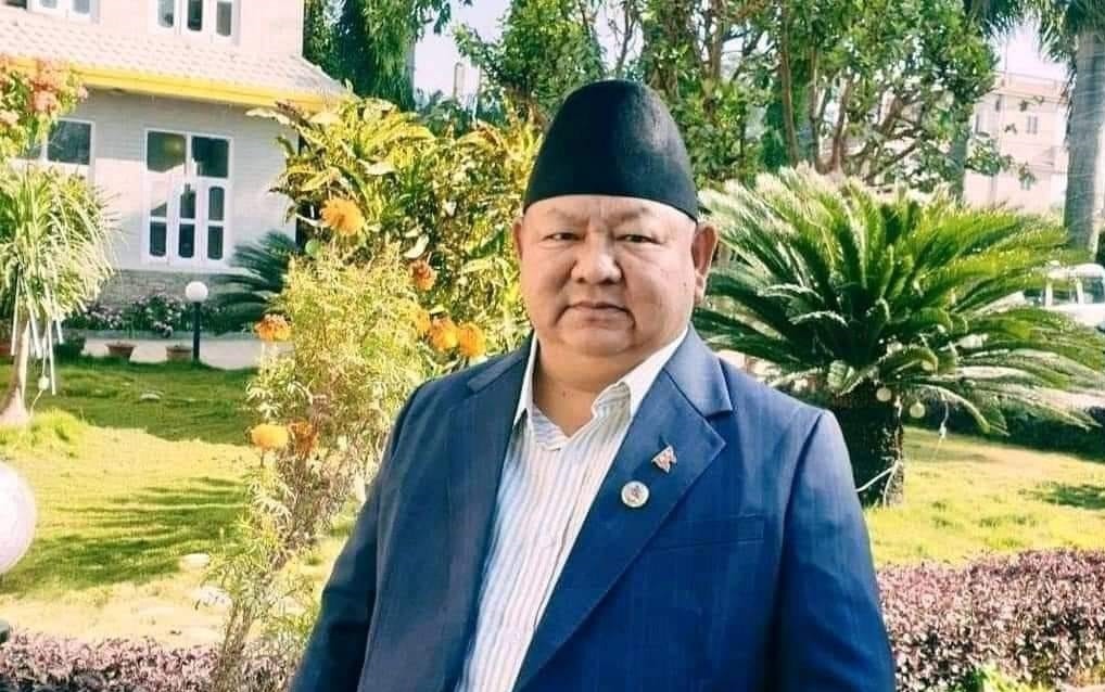 मन्त्री आलेसँग शिष्टाचार भेट