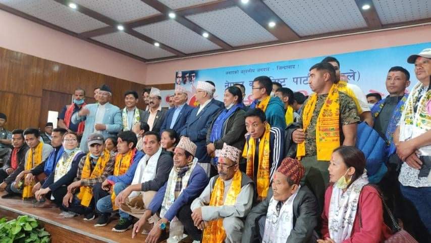 माओवादी केन्द्रका बिजयी वाडाध्यक्ष सहित ६४ जना एमालेमा प्रवेश