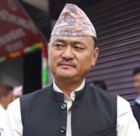 यातायात मन्त्रीको गाडी ट्राफिक प्रहरीको फन्दामा