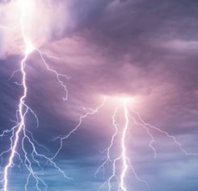 चट्याङ लागेर एक जनाको मृत्यु, दुई घाइते