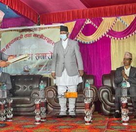 मन्त्री शाहीद्वारा शपथ