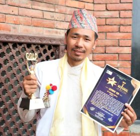 छायाँकार गंगा राम खालिङ सम्मानित