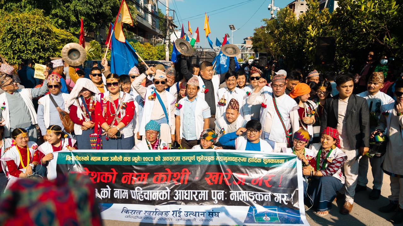 कोशीको बिरोधमा सडकमा वास/साकेला नाच