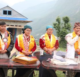 किरात खालिङ राई उत्थान संघद्वारा घर हस्तान्तरण