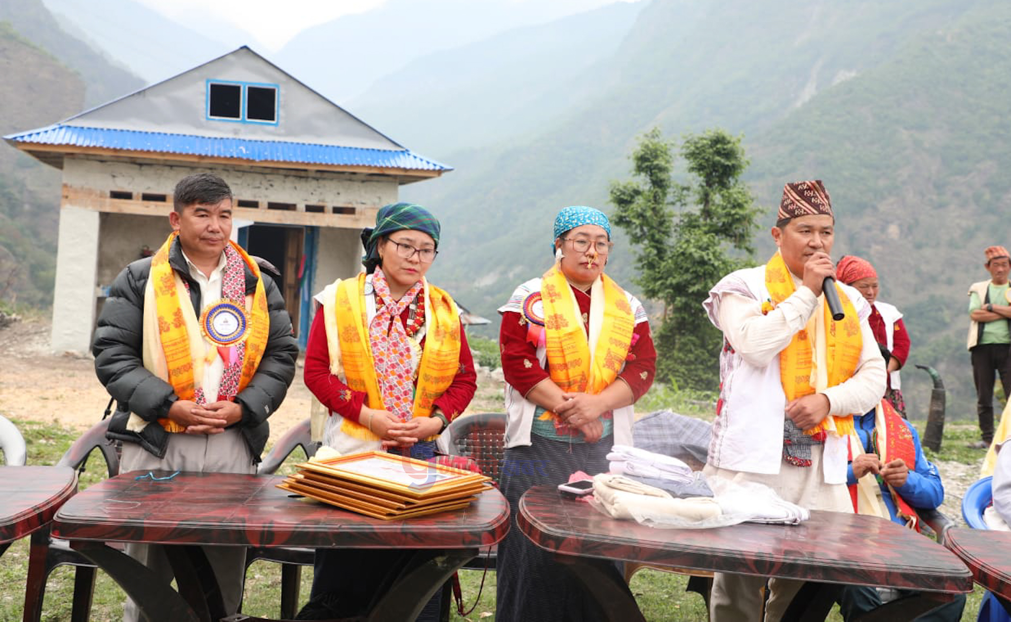 किरात खालिङ राई उत्थान संघद्वारा घर हस्तान्तरण