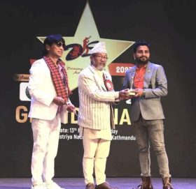 थापा र गौतम गोल्ड राष्ट्रिय अवार्ड २०२३ बाट सम्मानित