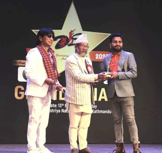 थापा र गौतम गोल्ड राष्ट्रिय अवार्ड २०२३ बाट सम्मानित