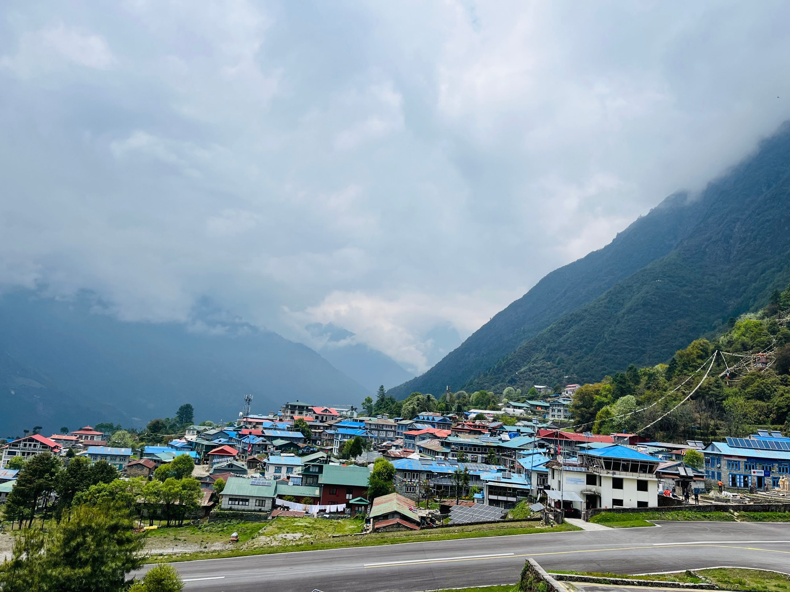सगरमाथा आरोहणको ७० बर्ष पुगअवसरमा खुम्बुमा “प्लाटिनम जुब्ली” भव्यताकासाथ मनाइदै