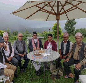 गाउँका जनतासँग अन्तरक्रिया गर्दै प्रधानमन्त्री प्रचण्ड (फोटोफिचर)