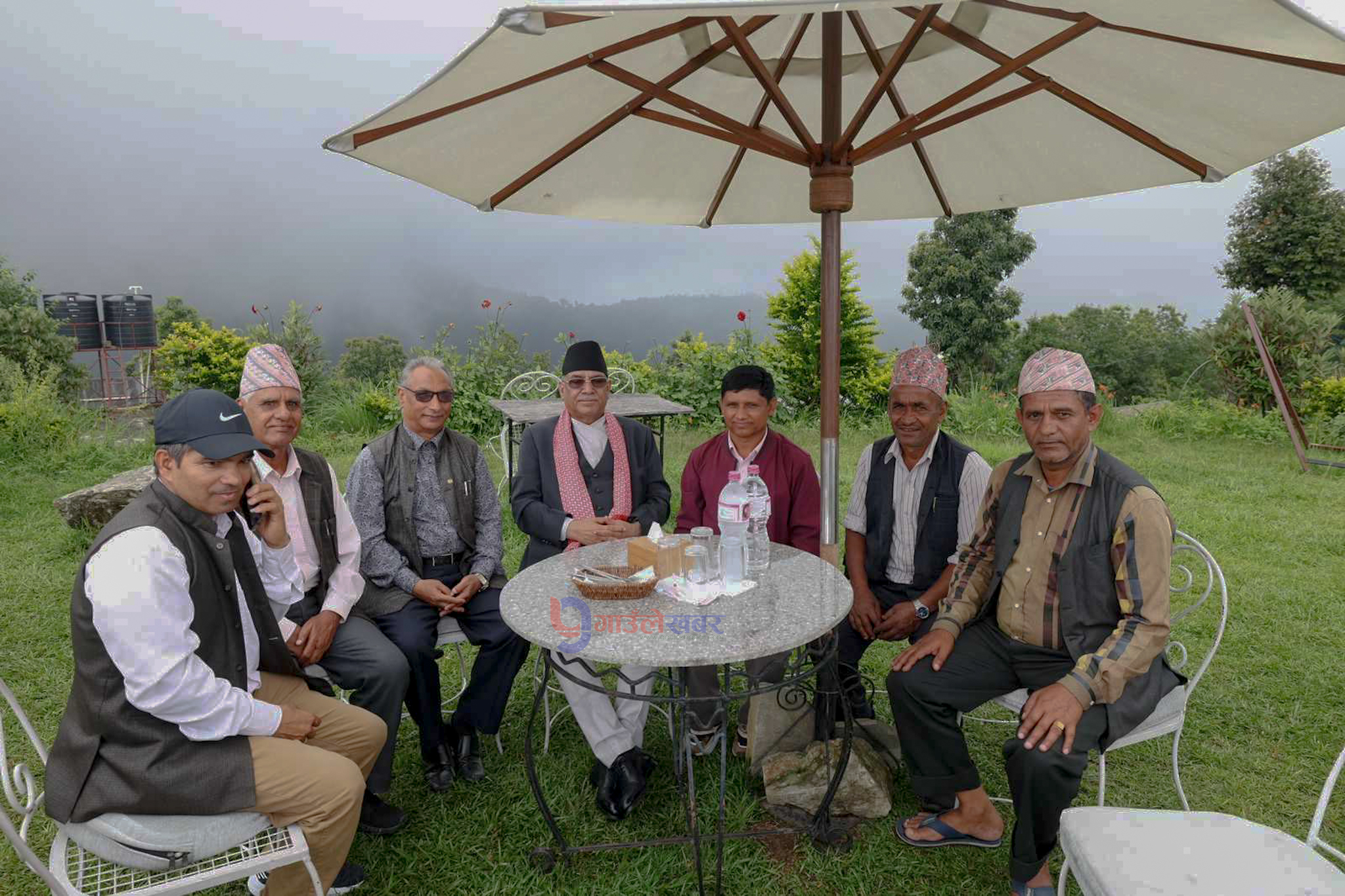 गाउँका जनतासँग अन्तरक्रिया गर्दै प्रधानमन्त्री प्रचण्ड (फोटोफिचर)