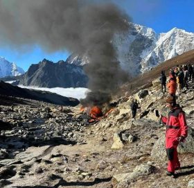 सोलुखुम्बुको लबुचेमा मनाङ एयरको हेलिकप्टर दुर्घटना