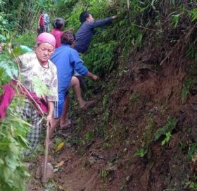 ओगानेम आमासमुहद्वारा मुक्लीमा बाटो सरसफाइ