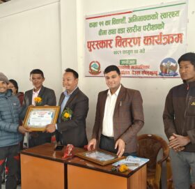 थुलुङ दुधकोशी- ७ देउसाले गर्‍यो वडा प्रथम विद्यार्थीदेखि विद्यालयसम्मलाई पुरस्कृत