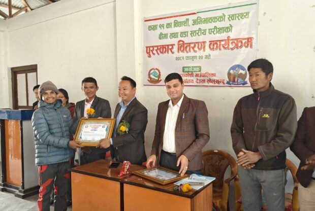 थुलुङ दुधकोशी- ७ देउसाले गर्‍यो वडा प्रथम विद्यार्थीदेखि विद्यालयसम्मलाई पुरस्कृत